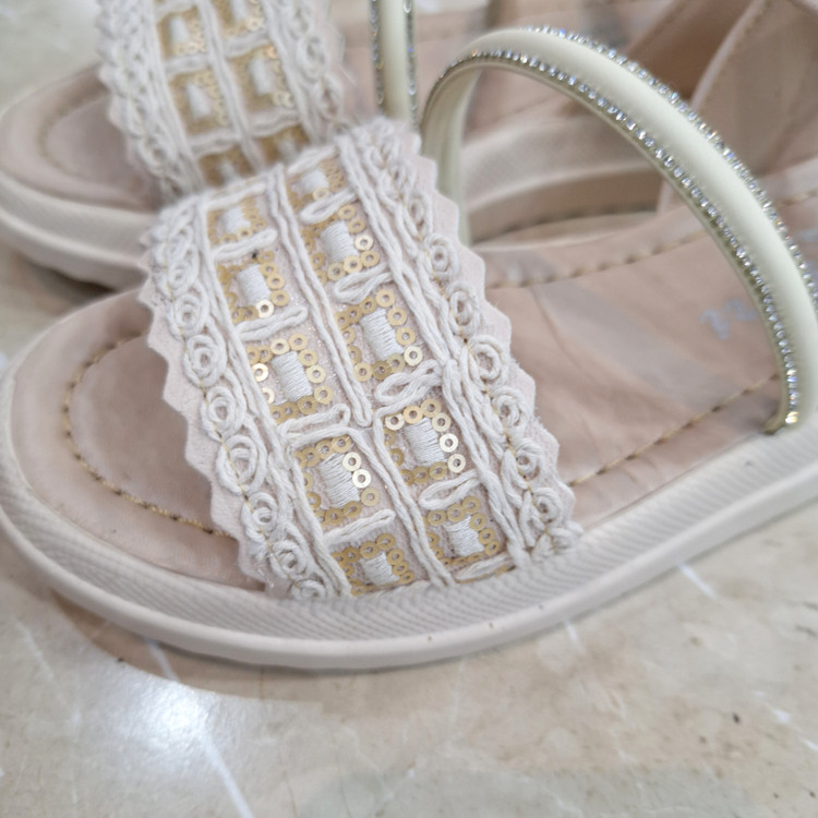 صندل زنانه و دخترانه تابستانی حصیری نگین داربسیار سبک و راحت sandel zananeh ve dokhtaraneh tabastani hasiri negin darbasiar sabak ve rahat